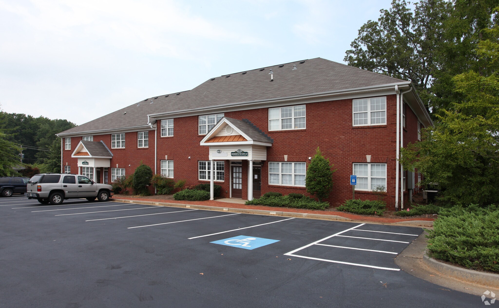 327 Dahlonega St, Cumming, GA à louer Photo principale– Image 1 sur 24