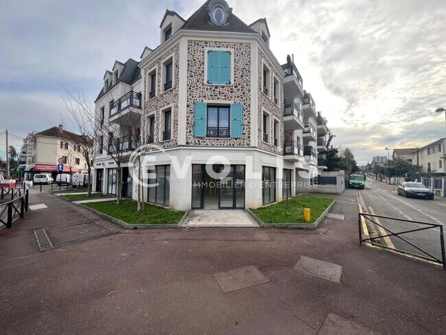 Plus de détails pour Local commercial à louer