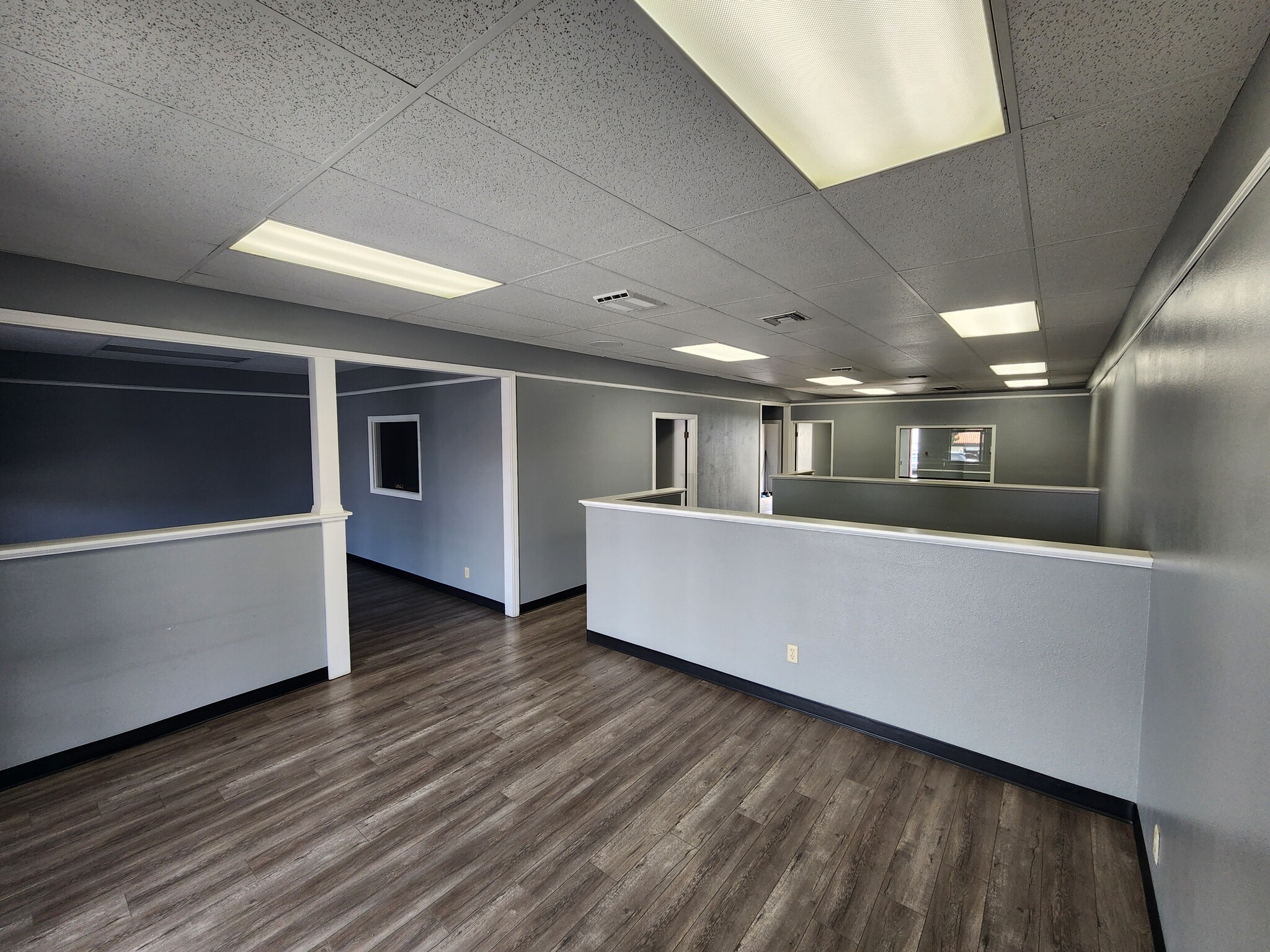 930-950 N Grand Ave, Covina, CA à louer Photo intérieure– Image 1 sur 1