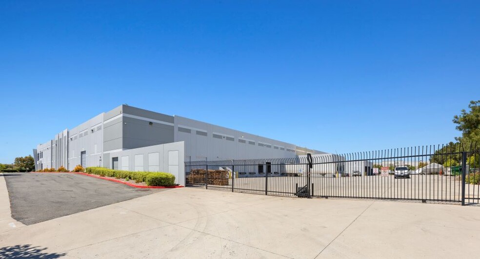 6060 Business Center Ct, San Diego, CA à louer - Photo de l’immeuble – Image 3 sur 11