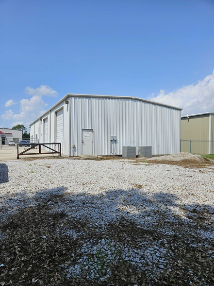 206 Harold Gauthe Rd, Scott, LA à vendre - Photo de l’immeuble – Image 3 sur 18