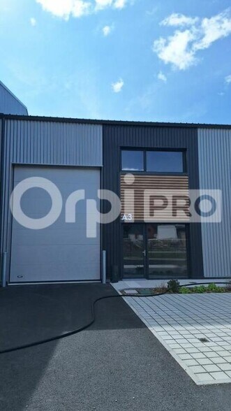 Local d'activités dans Saint-Molf à vendre - Photo de l’immeuble – Image 1 sur 4