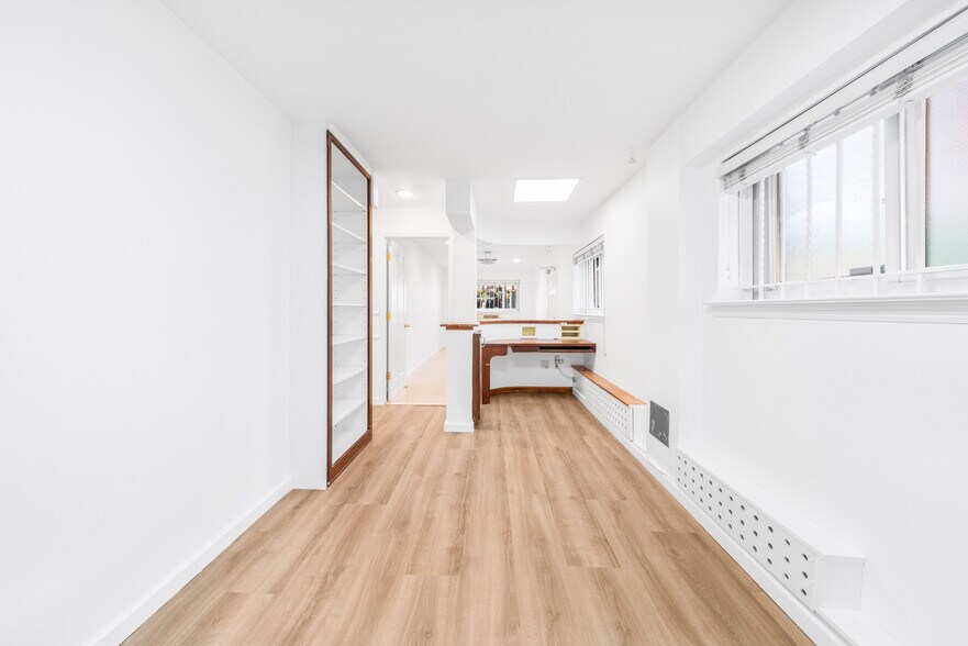 2302 29th St, Astoria, NY à louer - Photo de l’immeuble – Image 3 sur 11