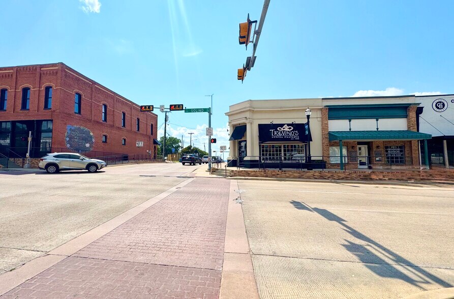 101 N Goliad, Rockwall, TX à louer - Photo de l’immeuble – Image 3 sur 8