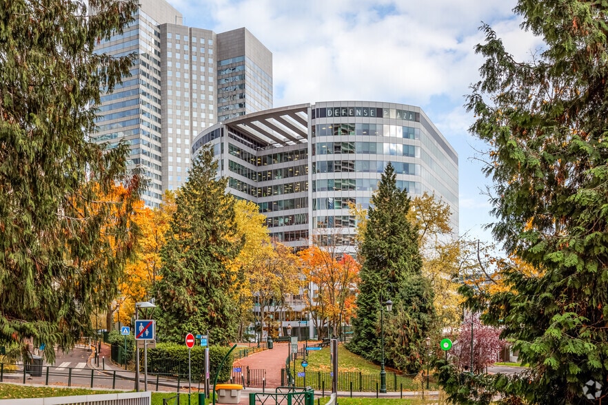 23-25 Rue Delarivière Lefoullon, Puteaux à louer - Photo principale – Image 1 sur 5