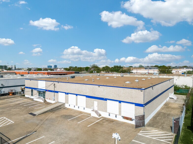 11232 Leo Ln, Dallas, TX à louer - Photo de l’immeuble – Image 2 sur 26