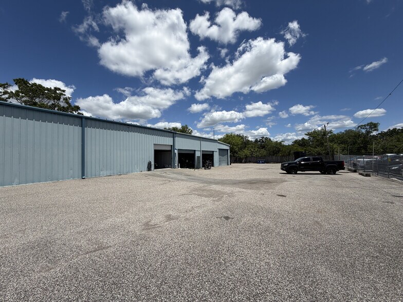 15921 N Florida Ave, Lutz, FL à louer - Photo de l’immeuble – Image 3 sur 18