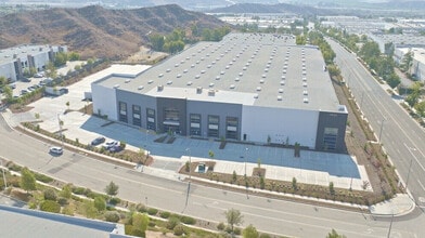 29124 Ave Penn, Valencia, CA à louer Photo de l’immeuble– Image 1 sur 10