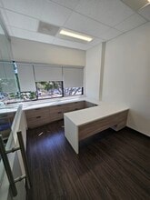 2355-2357 Honolulu Ave, Montrose, CA à louer Photo intérieure– Image 1 sur 4