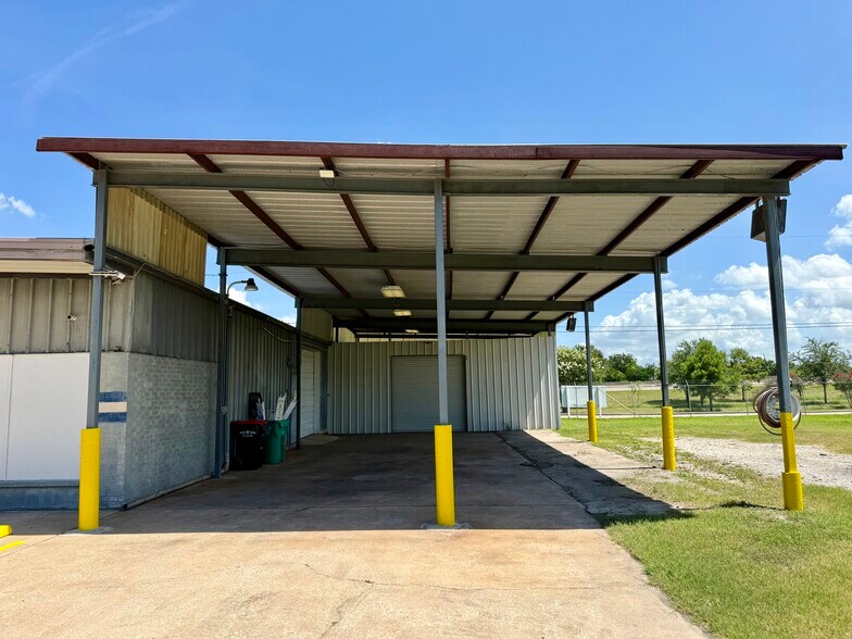 204 Schilling St, Baytown, TX à louer - Photo de l’immeuble – Image 2 sur 16