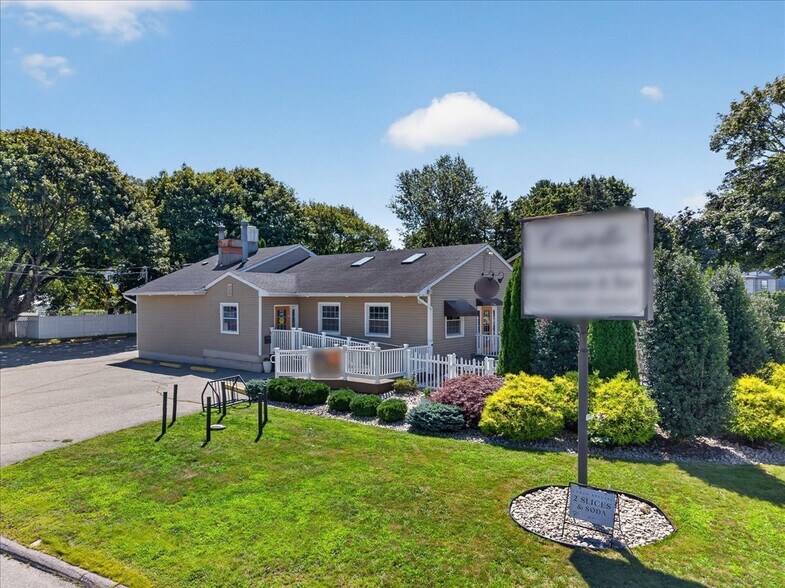 11 E Pattagansett Rd, Niantic, CT à vendre - Photo de l’immeuble – Image 2 sur 37