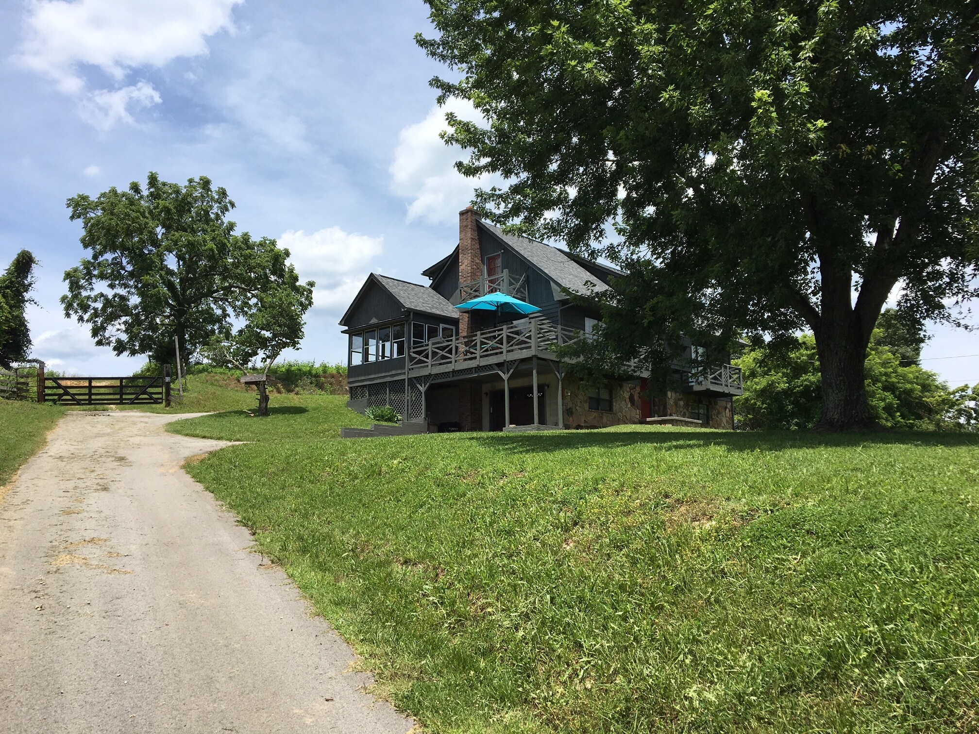 1658 Pinecrest Rd, Jacksboro, TN à vendre Photo principale– Image 1 sur 7
