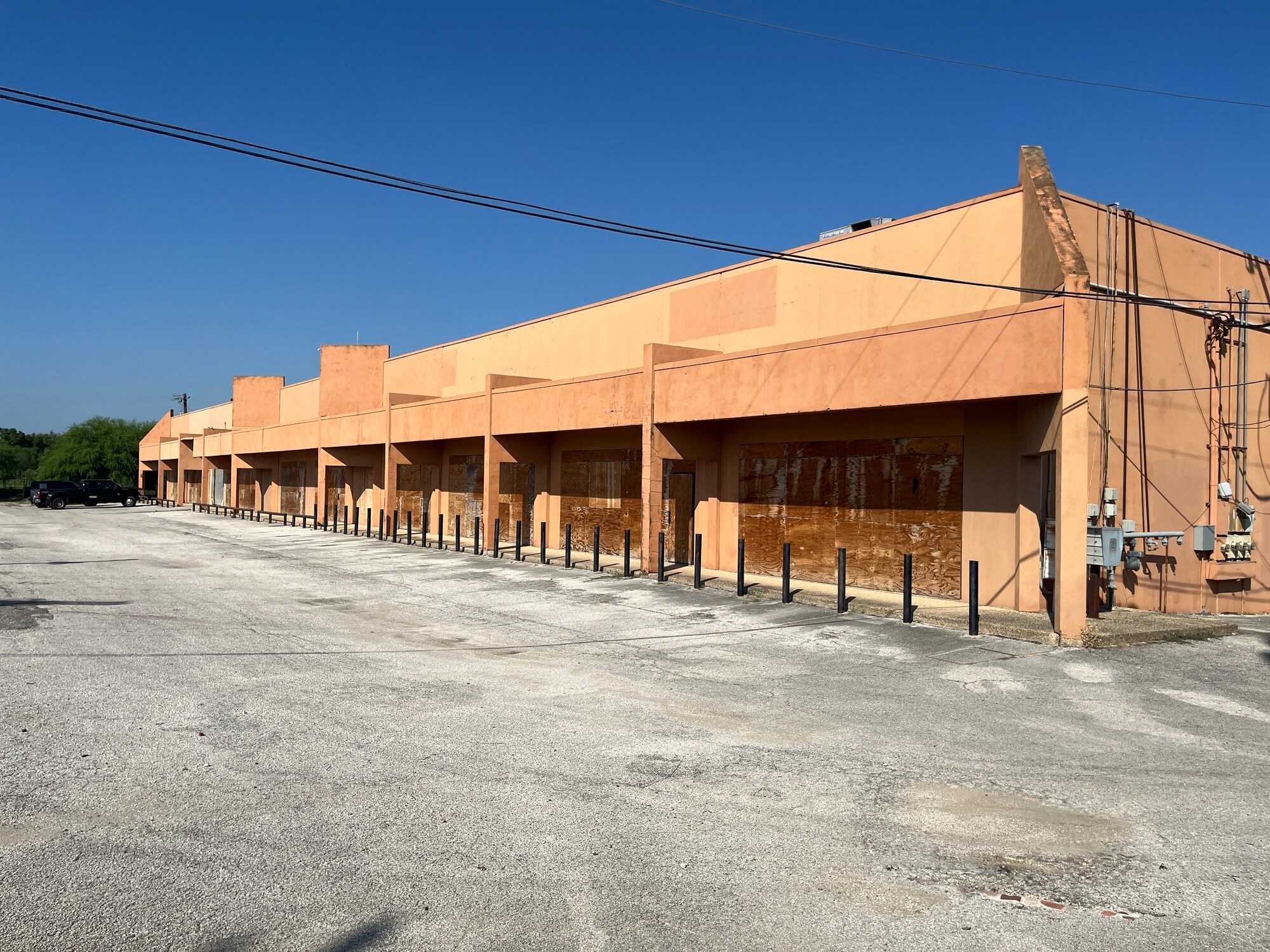 3911-3929 E IH-10, San Antonio, TX à vendre Photo de l’immeuble– Image 1 sur 12