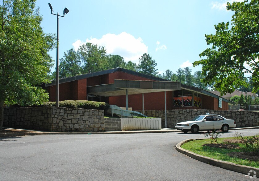 699 Village Square Dr, Stone Mountain, GA à vendre - Photo principale – Image 1 sur 21