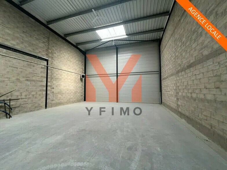 Local d'activités dans Buchelay à vendre - Photo de l’immeuble – Image 2 sur 3