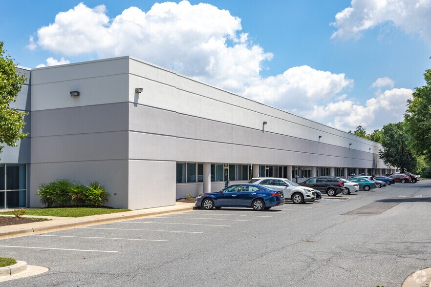 810 Oregon Ave, Linthicum, MD à louer - Photo principale – Image 1 sur 7