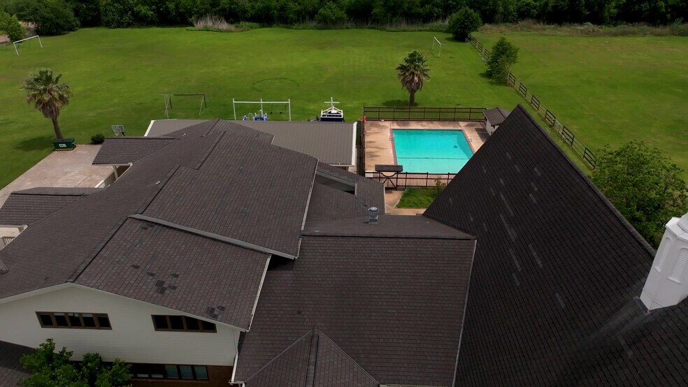 4309 Young St, Pasadena, TX à vendre - Vidéo sur l’annonce professionnelle – Image 2 sur 25