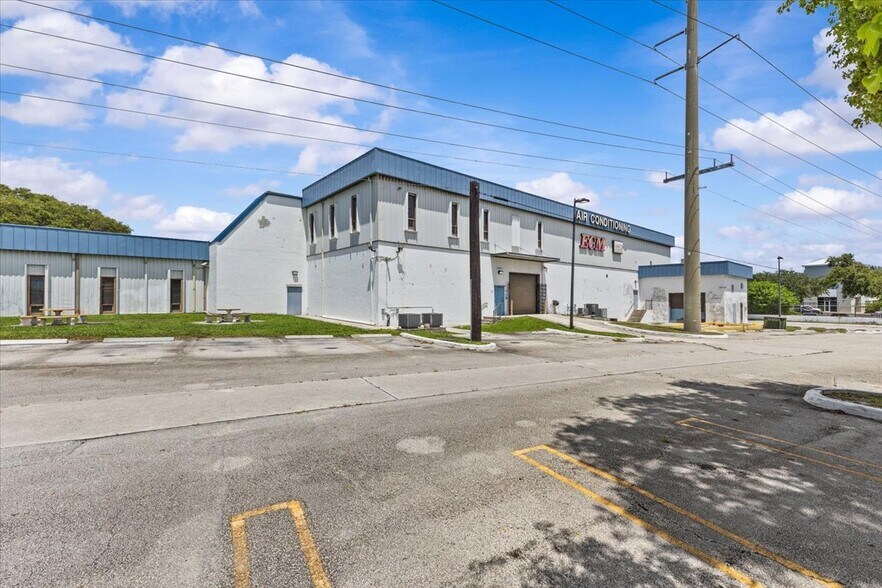 1500 NW High Ridge Rd, Boynton Beach, FL à vendre - Photo de l’immeuble – Image 1 sur 9