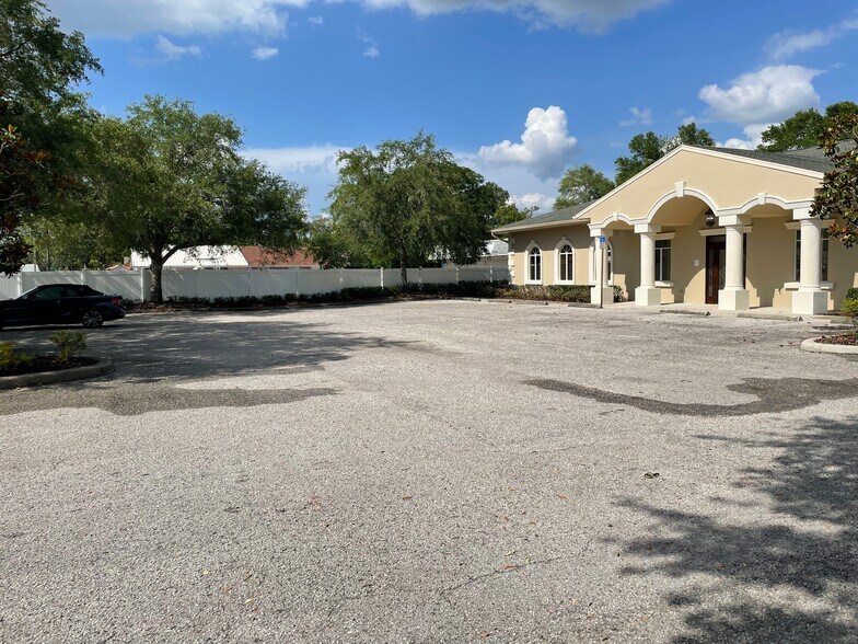 8407 Pinehurst Dr, Tampa, FL à vendre - Photo de l’immeuble – Image 3 sur 20