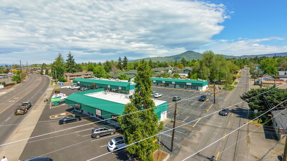 604-628 Crater Lake Ave, Medford, OR à vendre - Photo de l’immeuble – Image 3 sur 5