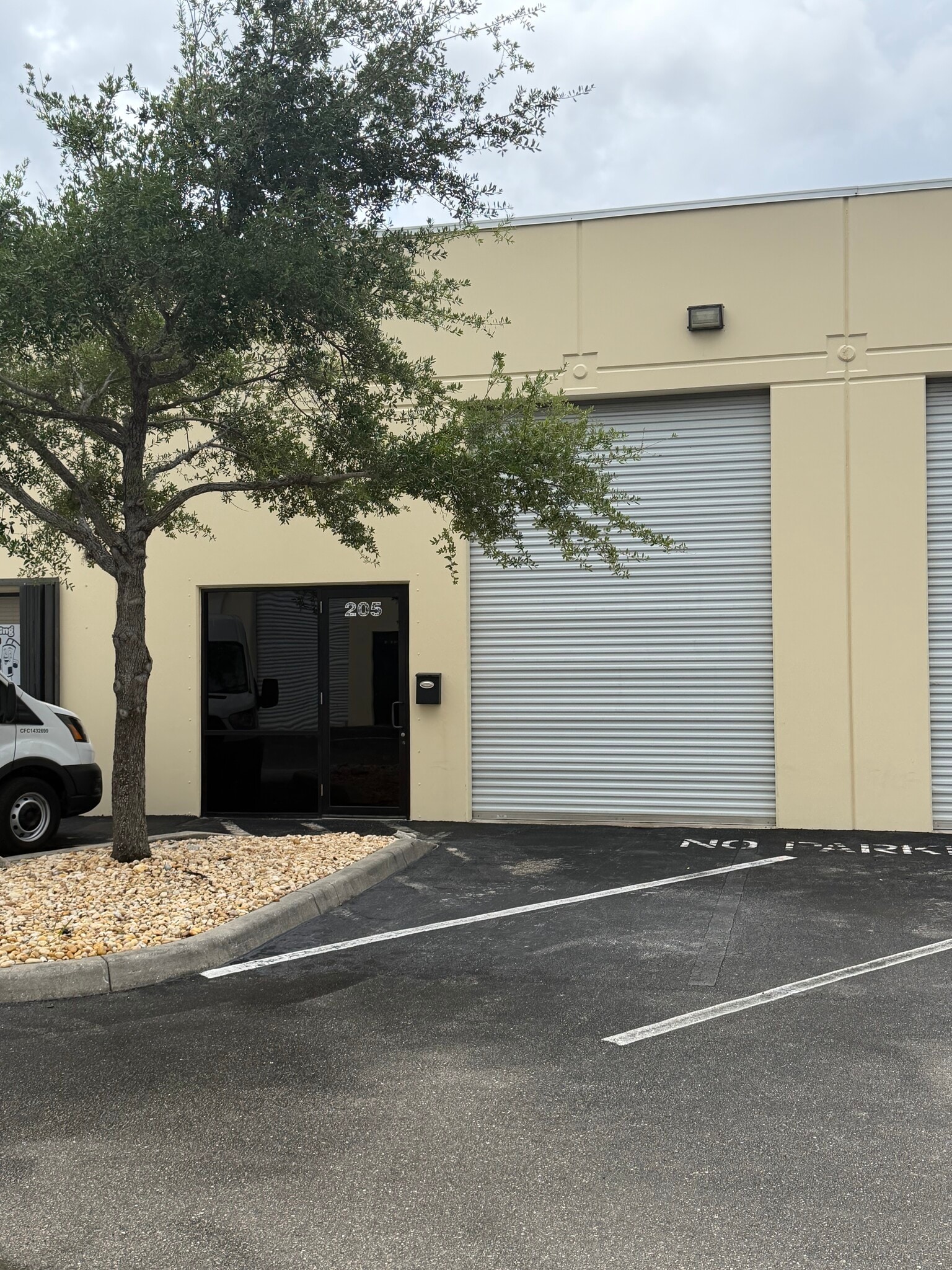 17010 Alico Commerce Ct, Fort Myers, FL à louer Photo de l’immeuble– Image 1 sur 5