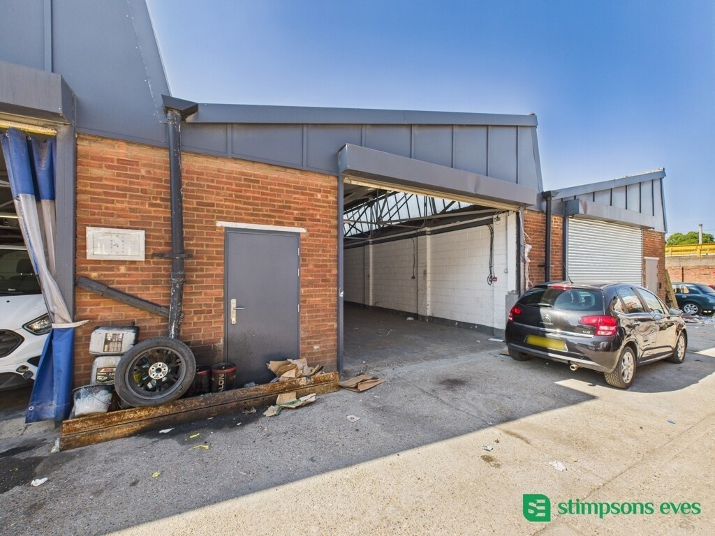 328 Selbourne Rd, Luton à louer Photo de l’immeuble– Image 1 sur 2