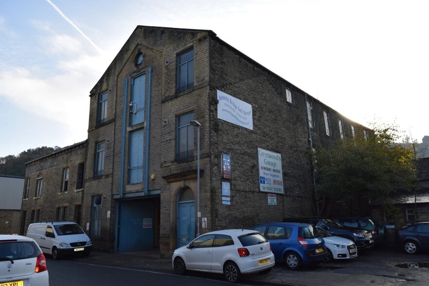 Victoria Rd, Sowerby Bridge à louer - Photo de l’immeuble – Image 2 sur 8