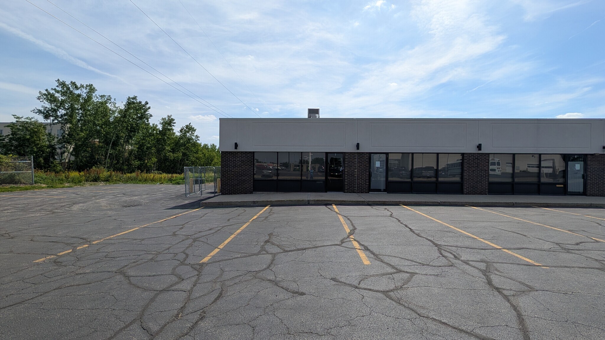 236 W Edison Rd, Mishawaka, IN à louer Photo de l’immeuble– Image 1 sur 11