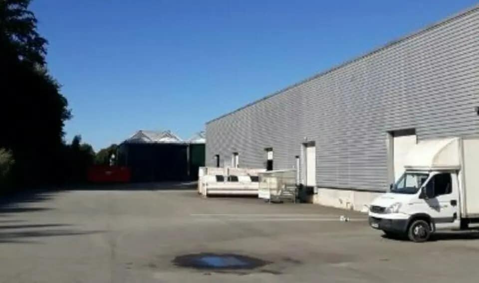 Local d’activités dans Étupes à louer - Photo de l’immeuble – Image 2 sur 4