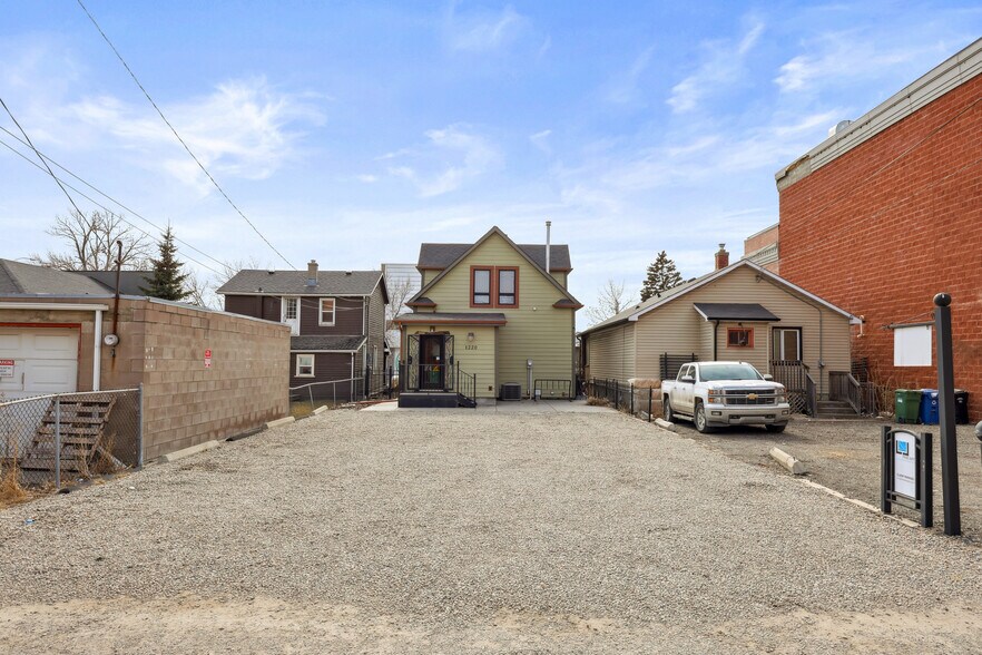1220 10 Av SE, Calgary, AB à vendre - Photo de l’immeuble – Image 2 sur 13