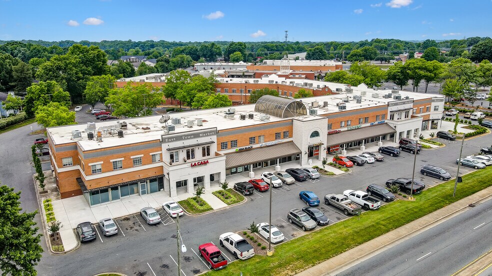 5820 E WT Harris Blvd, Charlotte, NC à louer - Photo de l’immeuble – Image 3 sur 12