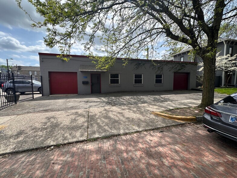 225 E 10th St, Indianapolis, IN à vendre - Photo de l’immeuble – Image 3 sur 15