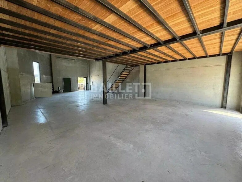 Local commercial dans Fréjus à louer - Photo de l’immeuble – Image 2 sur 13