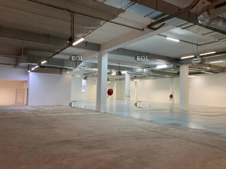 Local d’activités dans Ivry-sur-Seine à louer - Photo de l’immeuble – Image 2 sur 8