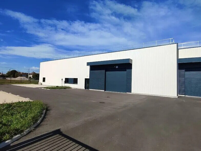 Industriel/Logistique dans Granieu à louer - Photo de l’immeuble – Image 3 sur 9