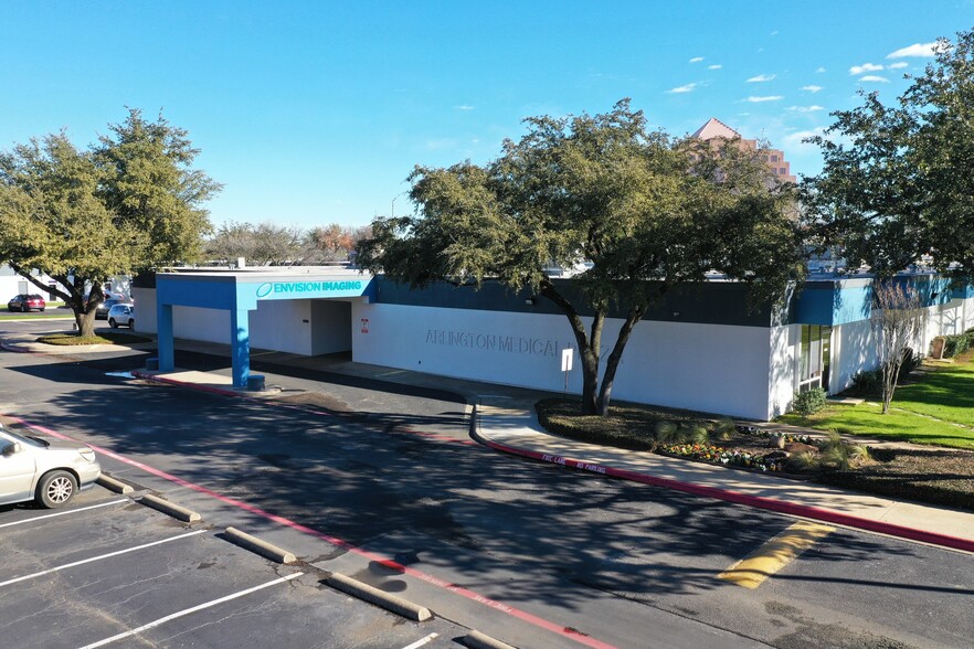 801 W Road To Six Flags, Arlington, TX à louer - Photo de l’immeuble – Image 3 sur 3