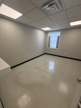 296 Chelmsford St, Chelmsford, MA à louer Photo intérieure– Image 2 sur 2