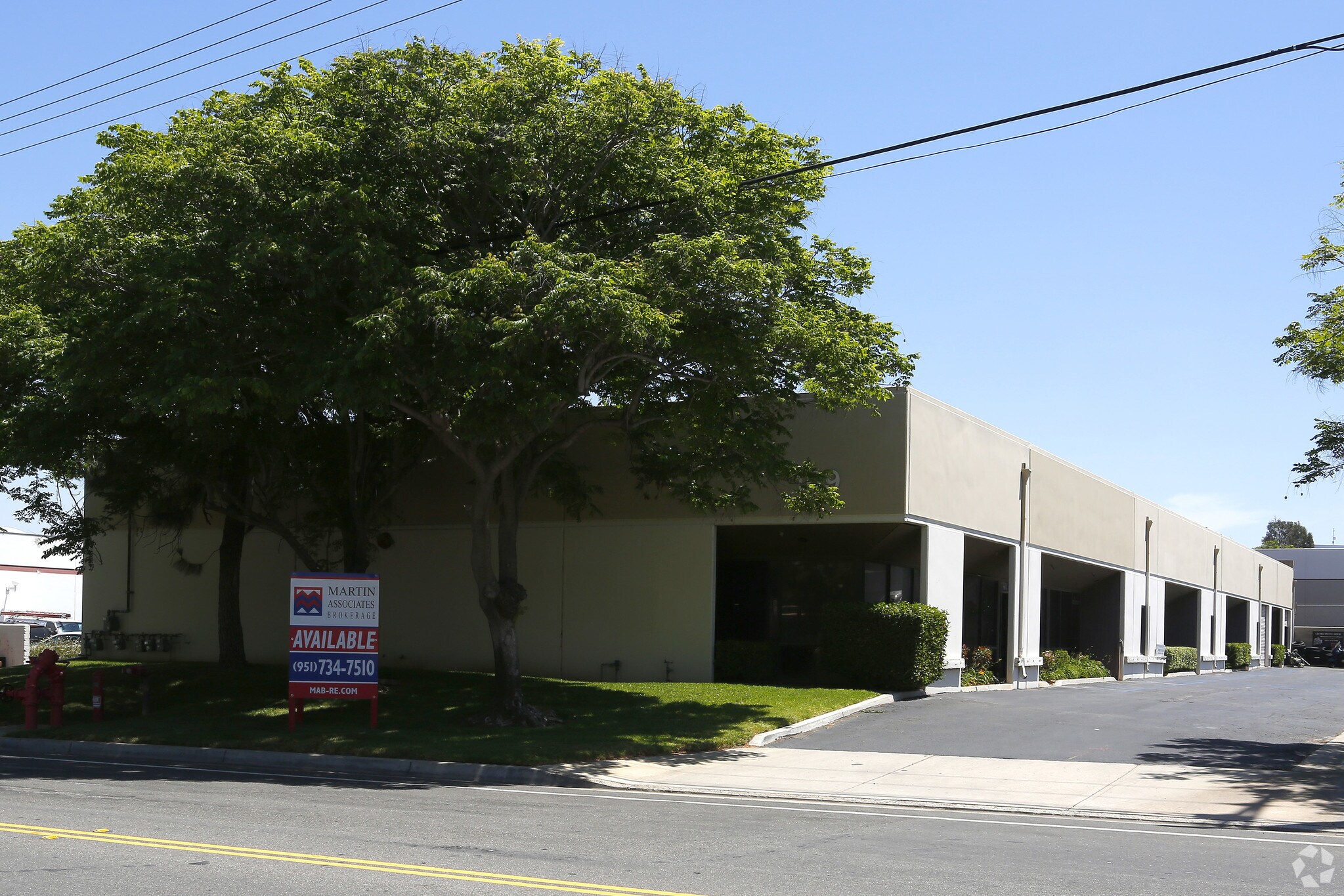 169 N Maple St, Corona, CA à louer Photo principale– Image 1 sur 5