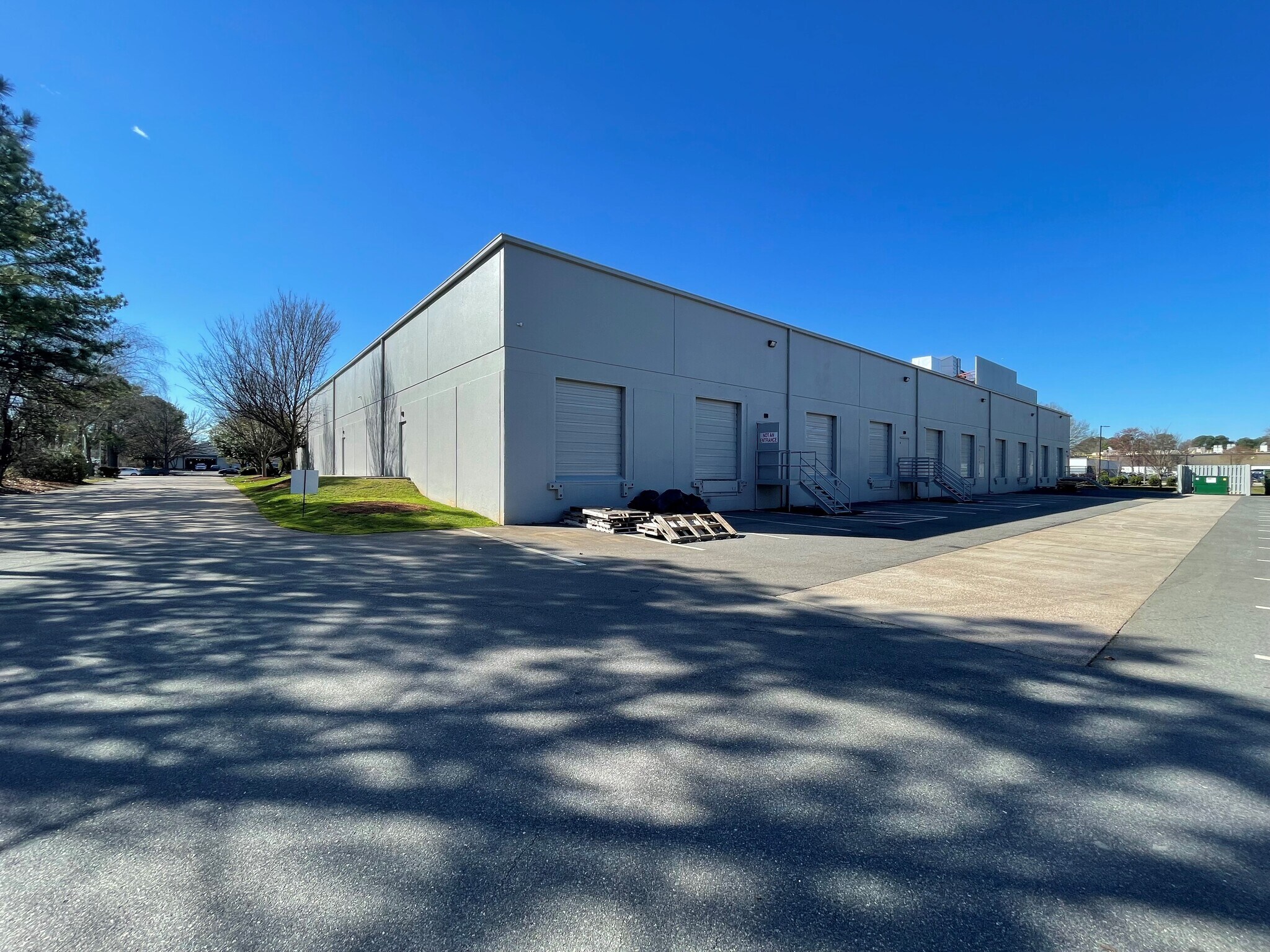 3501 Spring Forest Rd, Raleigh, NC à louer Photo principale– Image 1 sur 4