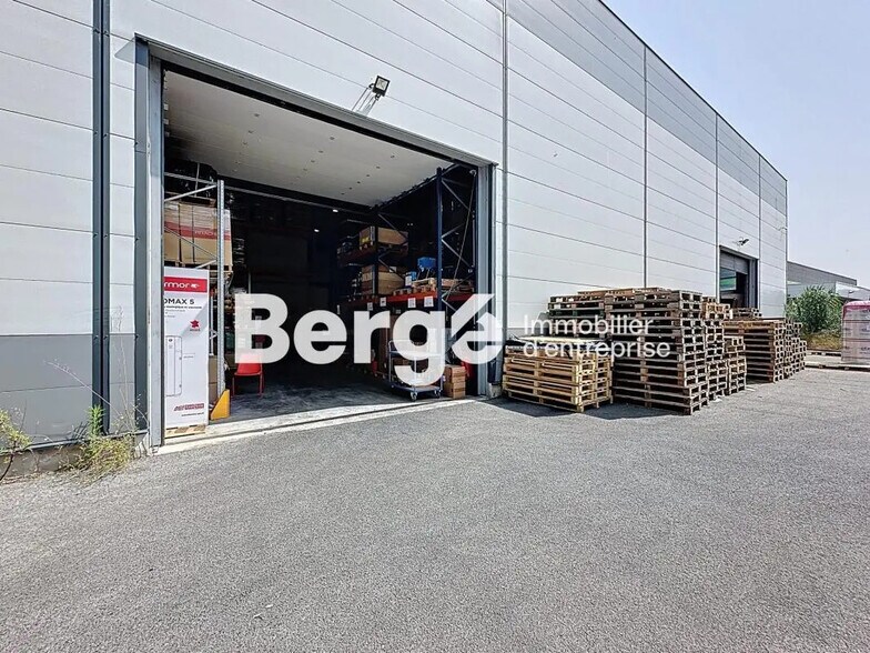 Industriel/Logistique dans Fréjus à louer - Photo de l’immeuble – Image 1 sur 17