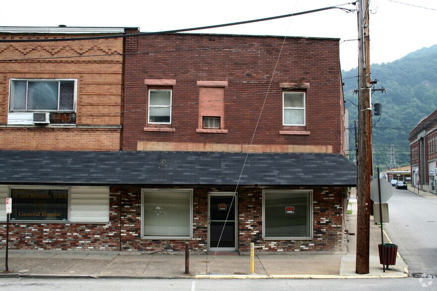 200 3rd Ave, Montgomery, WV à vendre - Photo de l’immeuble – Image 3 sur 6