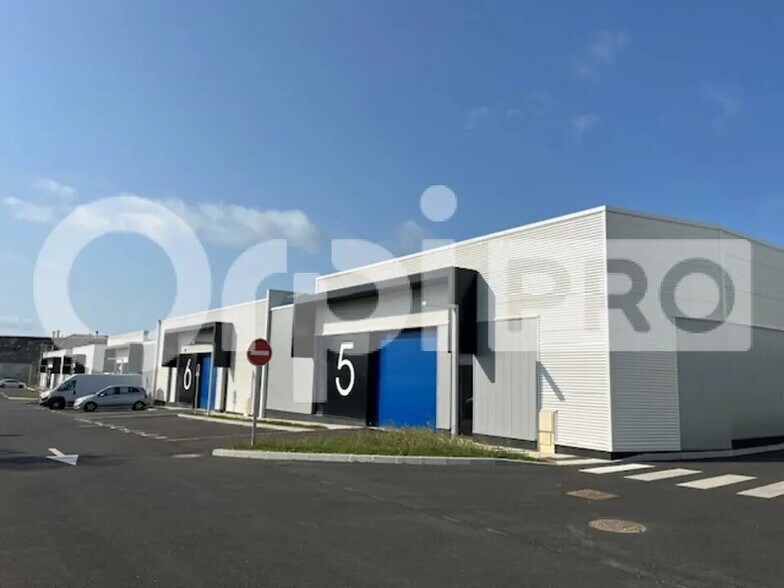 Industriel/Logistique dans La Rochelle à vendre - Photo de l’immeuble – Image 2 sur 3