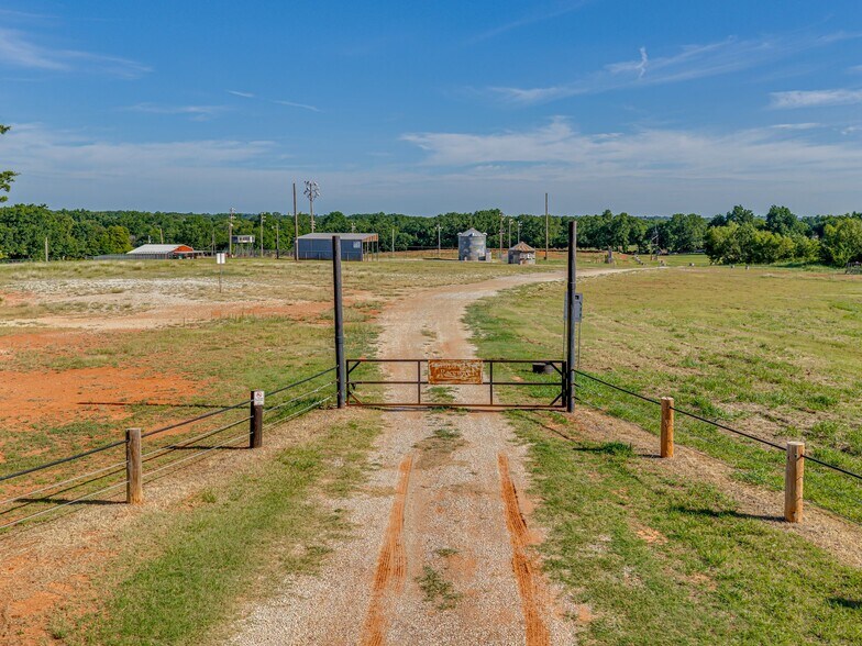 343250 1000 Rd, Meeker, OK à vendre - Photo de l’immeuble – Image 2 sur 27