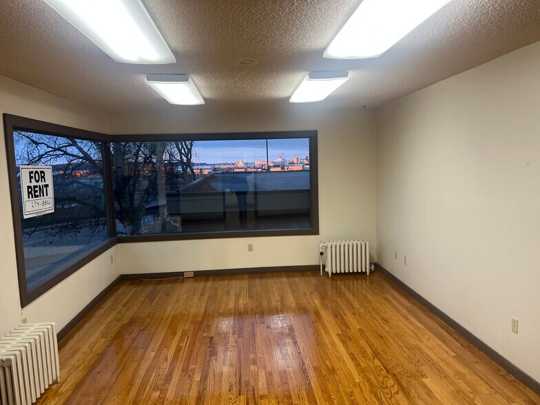 101 Christensen Dr, Anchorage, AK à louer - Photo de l’immeuble – Image 3 sur 3