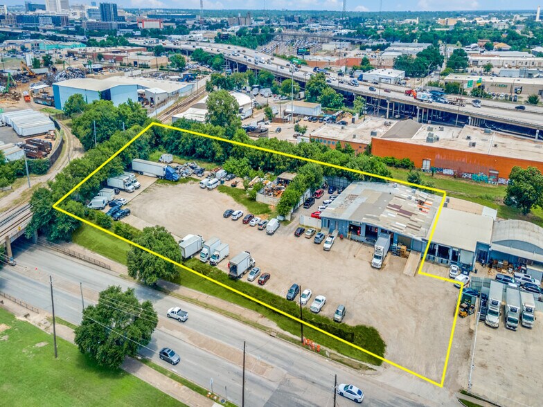 2424 S Cesar Chavez Blvd, Dallas, TX à vendre - Photo de l’immeuble – Image 2 sur 5