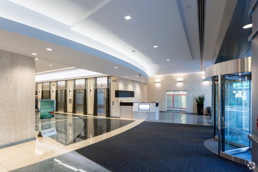 639 5th Ave SW, Calgary, AB à louer - Hall d’entrée – Image 2 sur 10