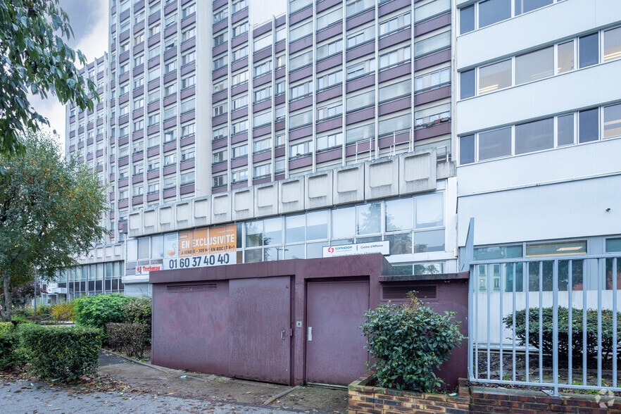 Bureau dans Ivry sur Seine à vendre - Photo de l’immeuble – Image 2 sur 2