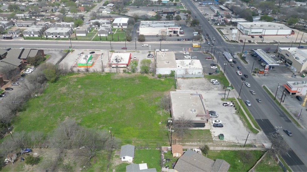 7439 Military W dr, San Antonio, TX à louer - Photo de l’immeuble – Image 2 sur 4