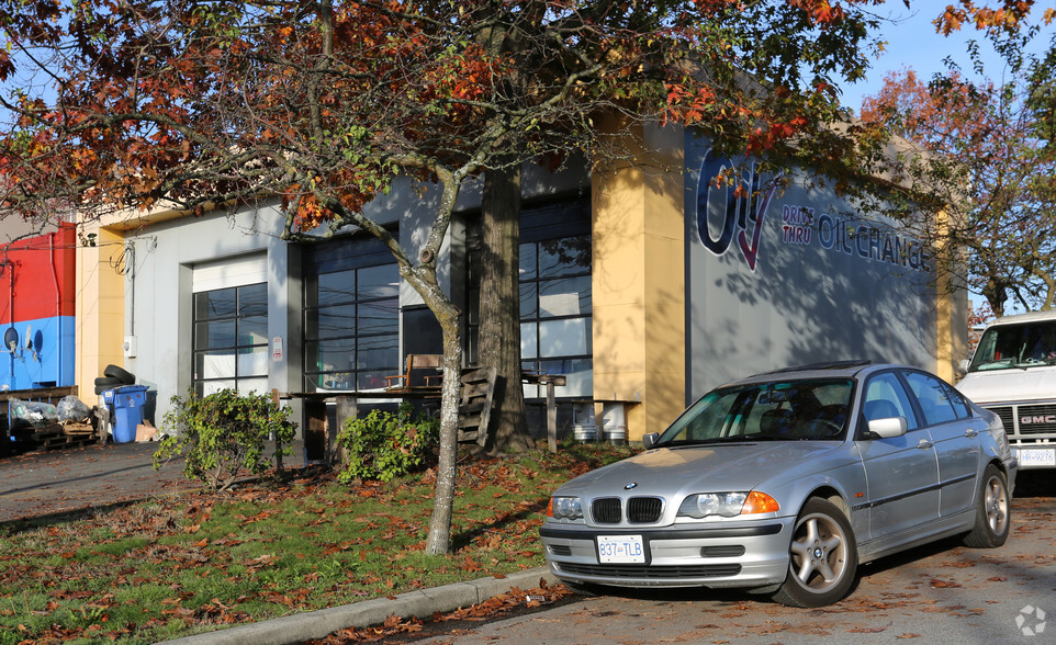 754 SW Marine Dr, Vancouver, BC à vendre - Photo de l’immeuble – Image 2 sur 8