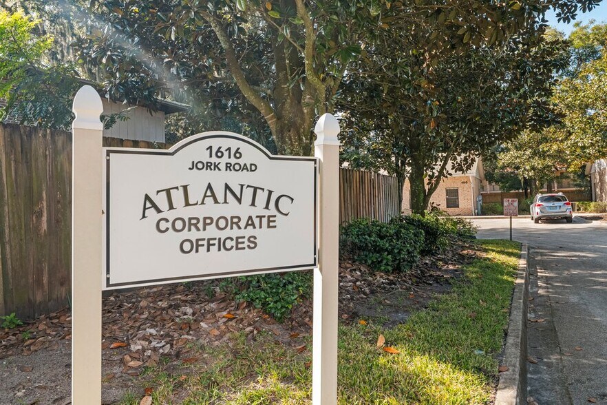 1616 Jork Rd, Jacksonville, FL à louer - Photo de l’immeuble – Image 3 sur 37